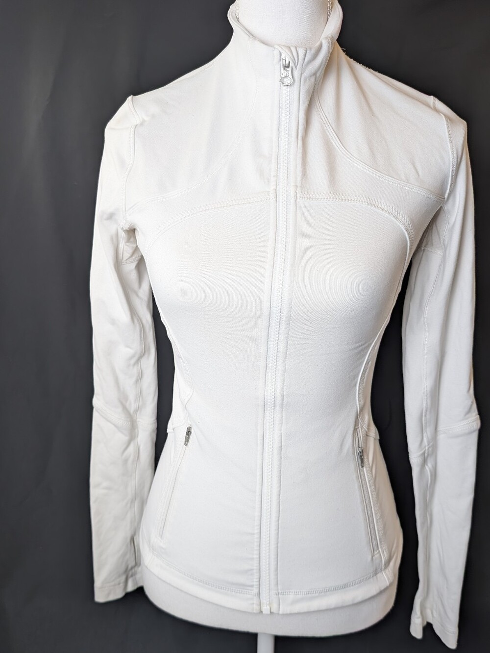Lululemon Size 4 / XS Off- White Full Zip Vent Armpits Thumbholes Top